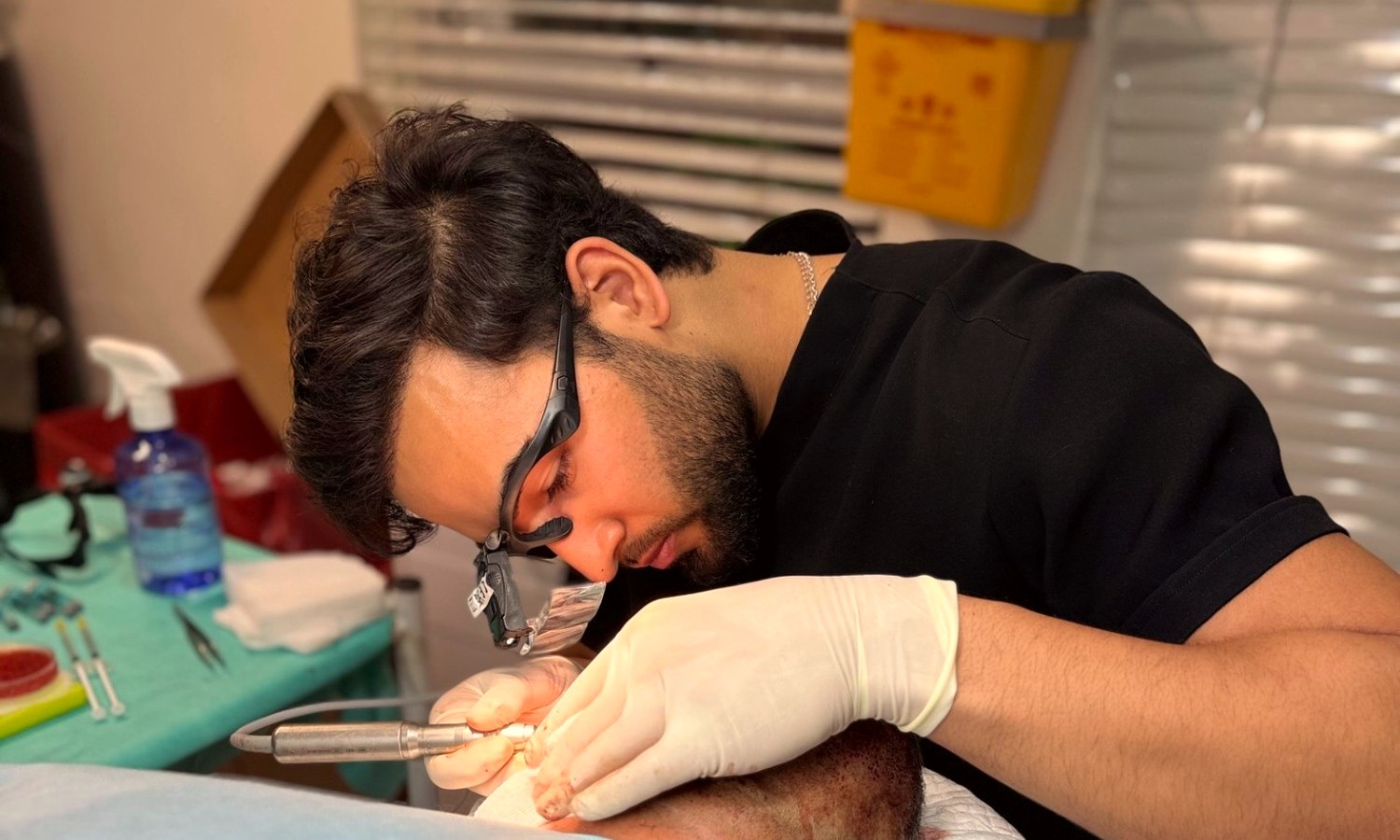 Dr Arnav Kapur performing a precision hair restoration procedure in clinic